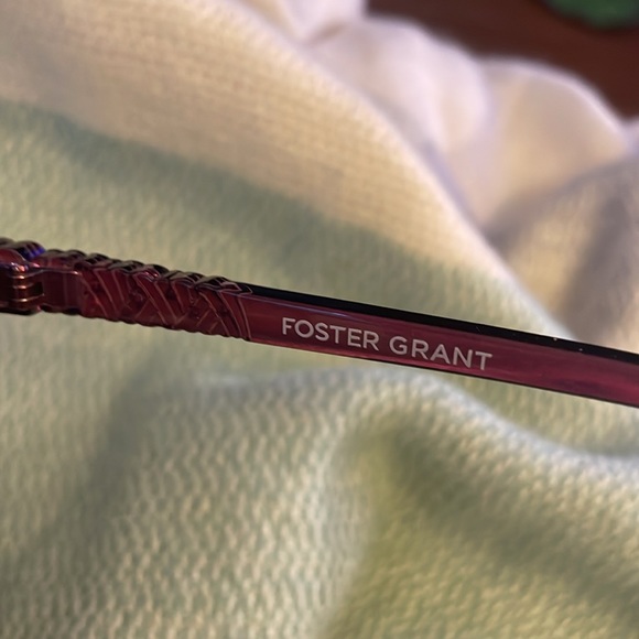NWOT Foster Grant Sunglasses - Picture 3 of 3